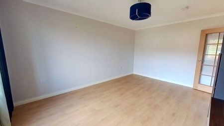 4 bedroom detached house to rent - Photo 2