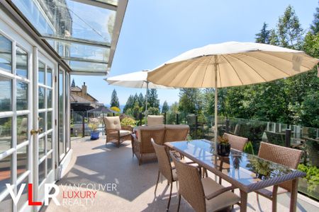 House in North Vancouver, BC - Photo 2