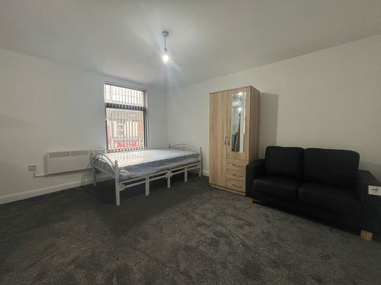 Stoney Stanton Road, Hillfields - Photo 1