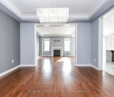 1040 Foxtail Crescent #Main & 2nd - Photo 4