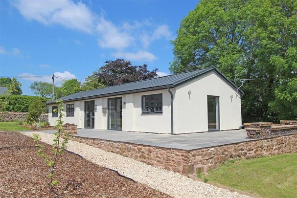 2 bedroom detached bungalow to rent - Photo 1