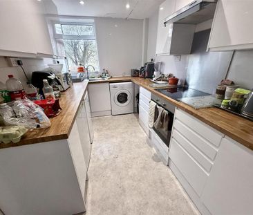 4 bedroom terraced house to rent - Photo 6