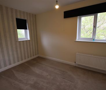 1 bedroom End Terraced to let - Photo 2