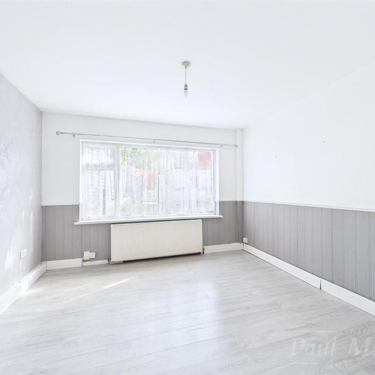 3 bedroom end of terrace house to rent - Photo 1