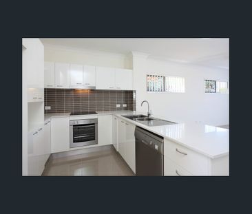 Beautiful 3-Bedroom Townhouse in Wynnum West - Rent $675 per week u... - Photo 6
