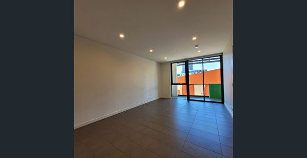 Spacious One Bedroom Apartment in Viking complex - Photo 1