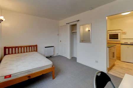 Studio to rent - Photo 2