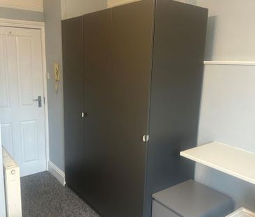 1 bedroom in a house share to rent - Photo 6