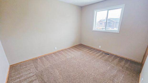 Large 4 Bedroom Home In Sundance | Deck + Finished Basement - Photo 1