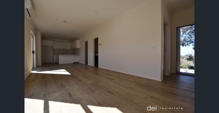 Modern Unit in Court Location - Photo 5