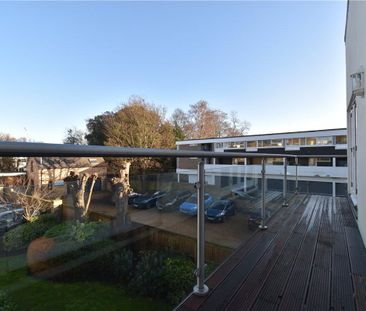 Well presented 2 bedroom second floor apartment for rent in Cambrid... - Photo 3