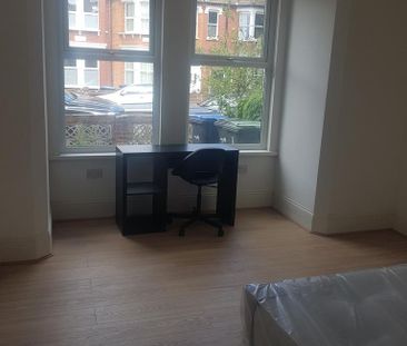 1 bedroom house of multiple occupation to rent - Photo 6