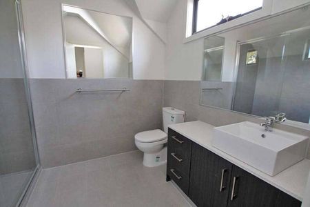 Contemporary Bayside Townhome - Photo 4