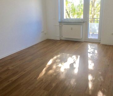 2-Zimmer-Wohnung mit Tageslichtbad und Balkon sucht Nachmieter - Photo 1