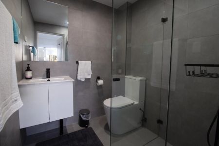 Renovated Three Bedroom Apartment - Photo 5