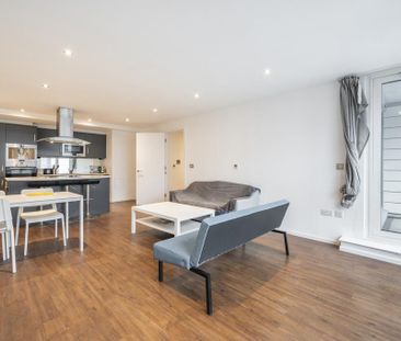 2 bedroom flat to rent - Photo 2