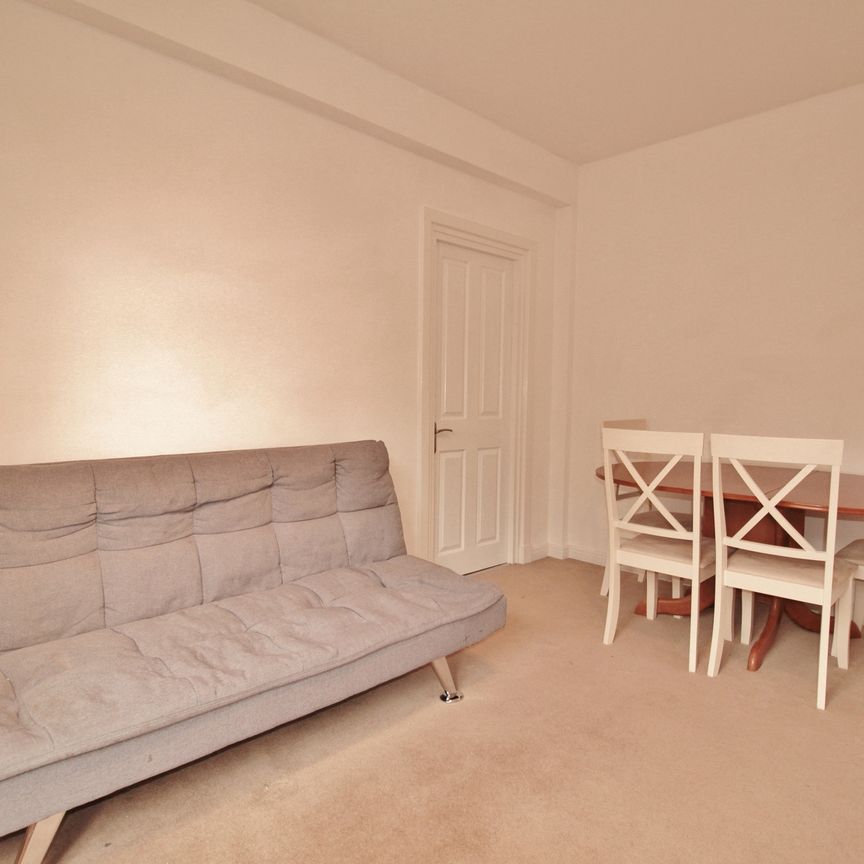 Latymer Court, Hammersmith Road, Hammersmith, London, W6 - Photo 1