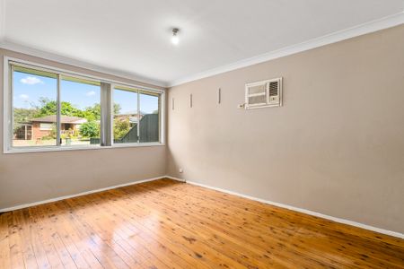 Perfect Three Bedroom Family Home Conveniently Close to Schools & Transport! - Photo 3