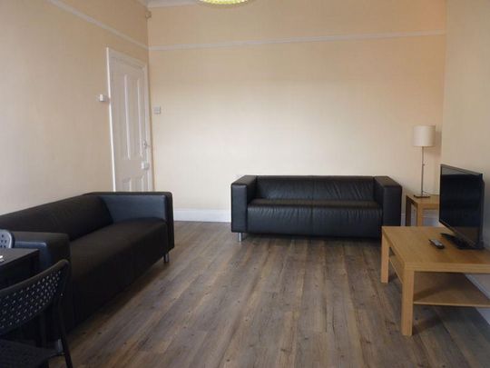 3 bedroom flat to rent - Photo 1
