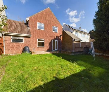 4 bedroom detached house to rent - Photo 3