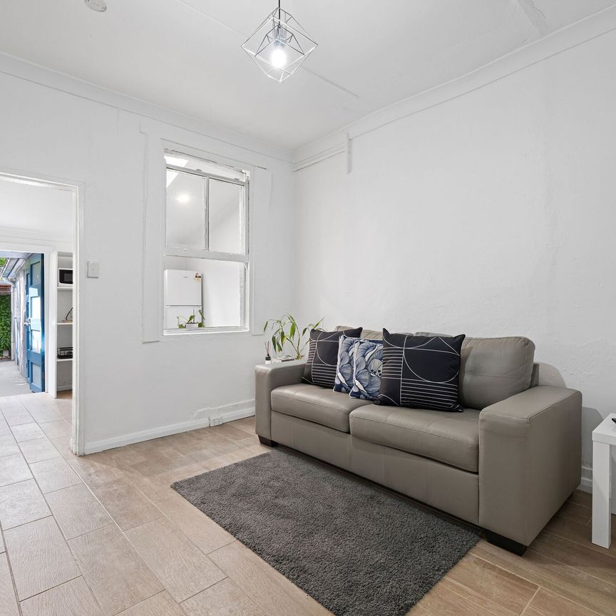Redfern - Photo 1