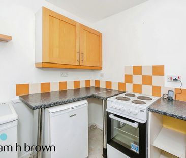 Lewes Close, Essex, Grays - Photo 2