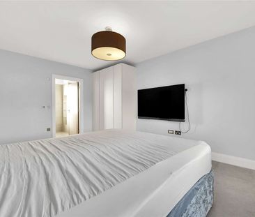 A beautifully appointed five bedroom detached home by PH Homes, set... - Photo 5