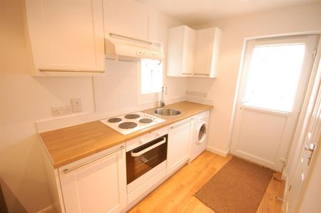 1 bedroom Flat To Let - Photo 4