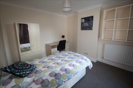 4 bedroom terraced house to rent - Photo 3