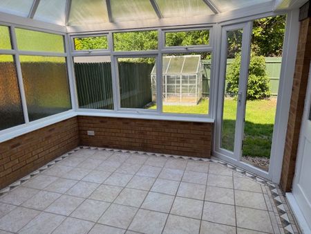 St. Helens Close Dothill, Telford - Photo 2