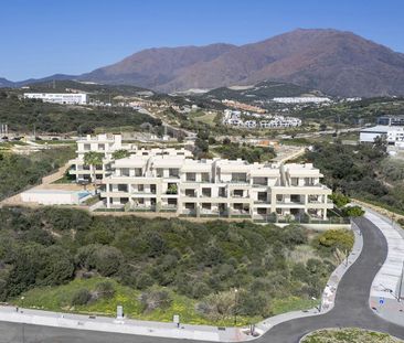 Ground Floor Apartment in Estepona - Photo 2