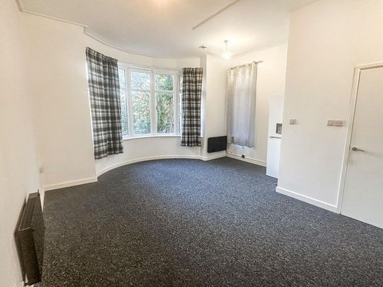 8 bedroom flat to rent - Photo 1