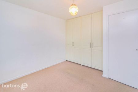 2 bedroom semi-detached bungalow to rent - Photo 3