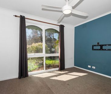 Comfortable Family Home in a Fantastic Location - Photo 4