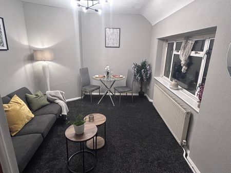 1 Bed Flat, Miller Road, CR0 - Photo 2