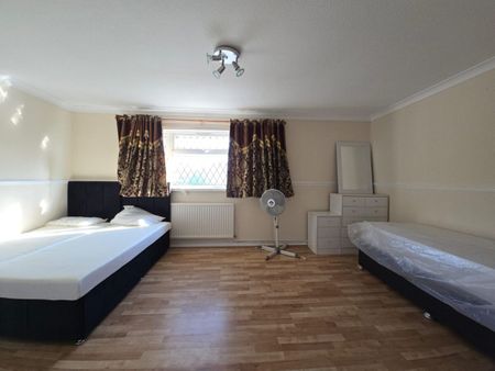 Pentland Road, SL2, Slough - Photo 3