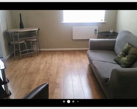 1 Bed Flat, Chantrell Court, LS2 - Photo 2