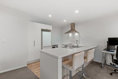 Modern & Stylish Ramarama Living - Photo 3