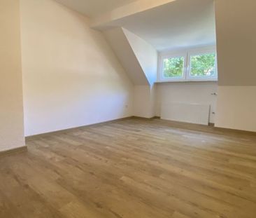 *** Sanierte 2-Zi.-Wohnung zzgl. Mansarde in grüner Lage! *** - Photo 1