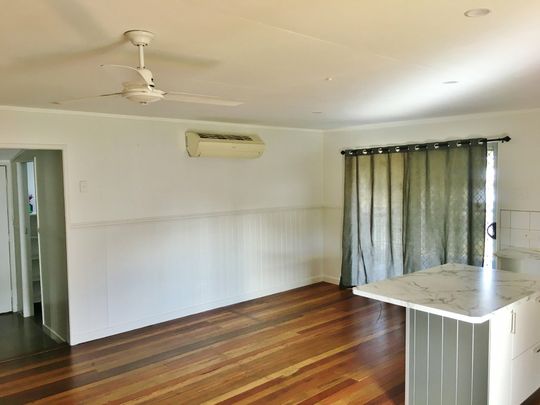Great fully fenced family home with double shed - Photo 1