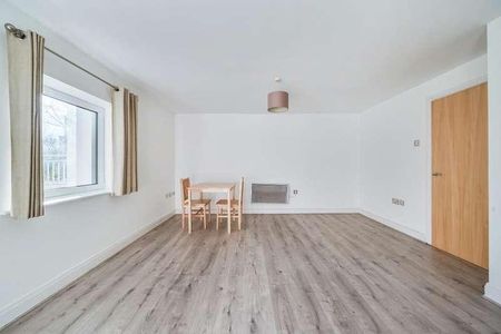 Holland Gardens, Brentford, TW8 - Photo 4