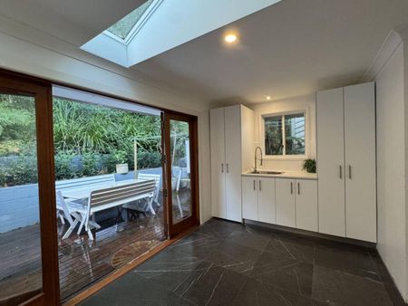 Pet-friendly, three-bedroom upper duplex. - Photo 5