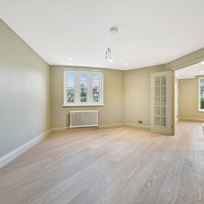 4 bedroom end of terrace house to rent - Photo 1