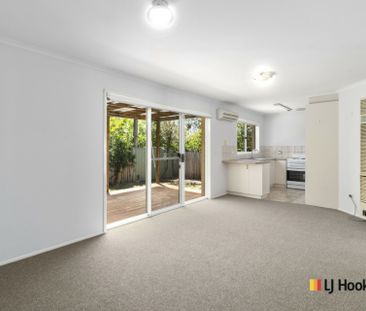 12B Eggleston Crescent, Chifley ACT, Belconnen - Photo 2