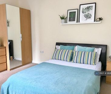 1 bedroom in a house share to rent - Photo 2