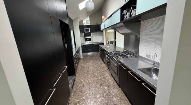 Lovely 6 bedroom Family Home Ardmore - Photo 1