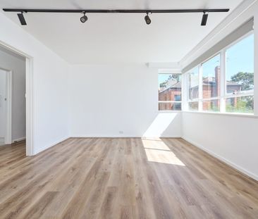 Stylish Renovated Apartment in Prime North Melbourne Location - Photo 3