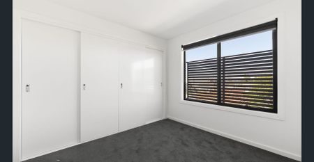 Stylish Modern Townhouse – 2 Bed, 2 Bath - Photo 4