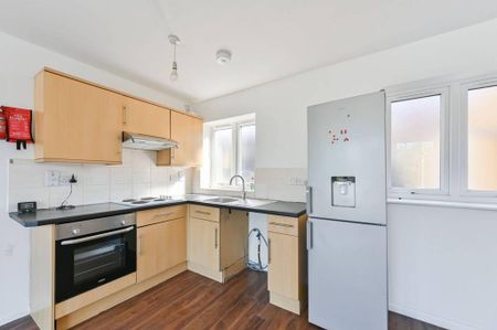 3 bedroom flat to rent - Photo 2