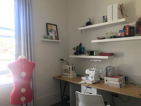 Sunny upstairs apartment in Mt Victoria - Photo 5